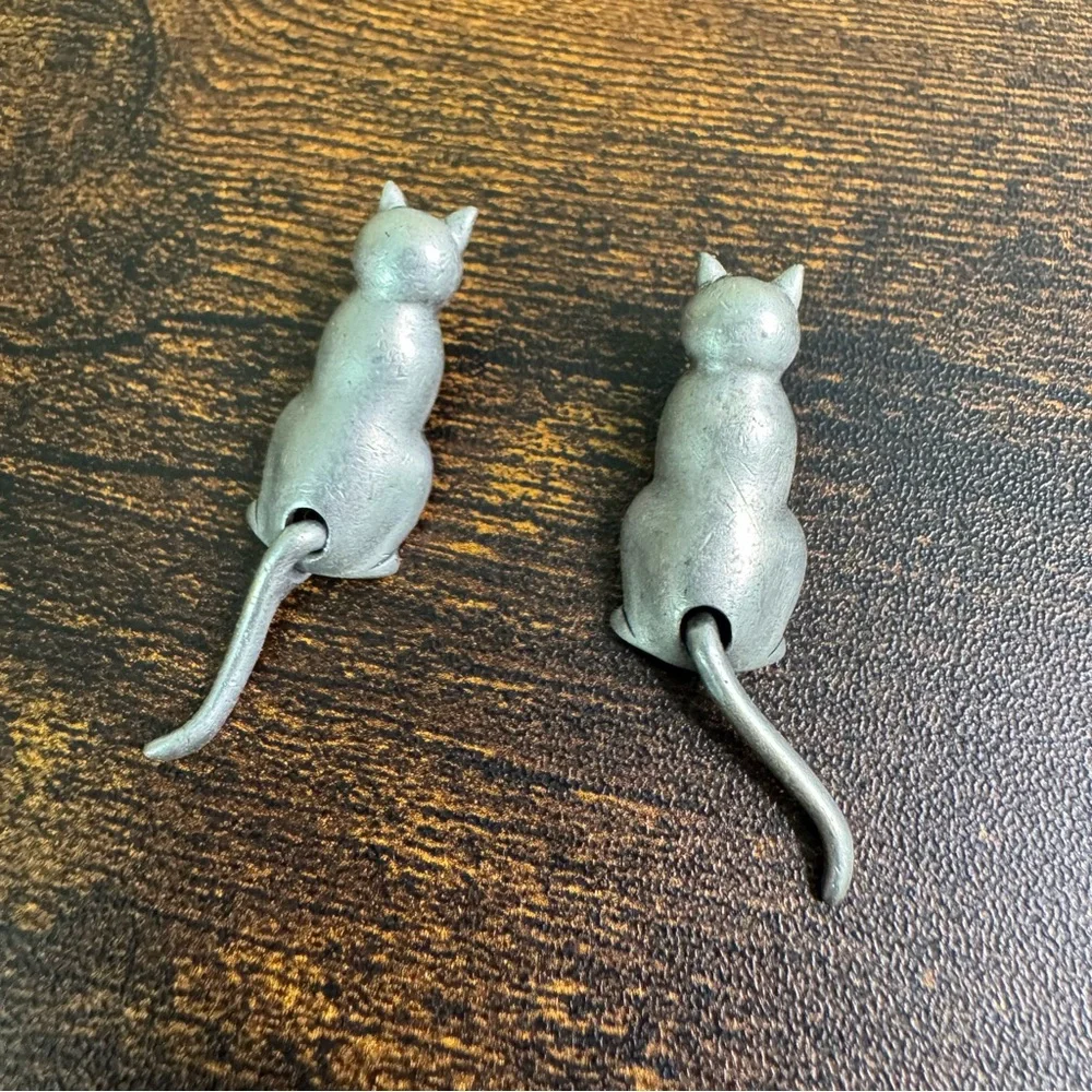 JJ Jonette Pewter Cat Earrings with Articulated Tail Post Back Vintage 80’s - Picture 5 of 8